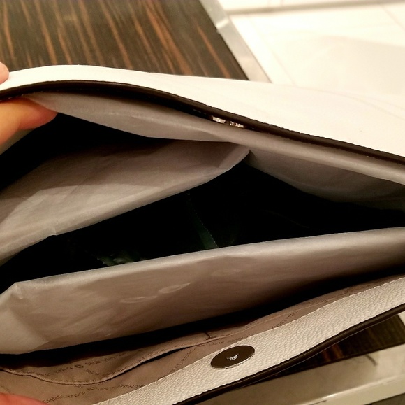 MK NICOLE LG SHOULDER BAG & FUR POM POM keychain - Picture 5 of 6